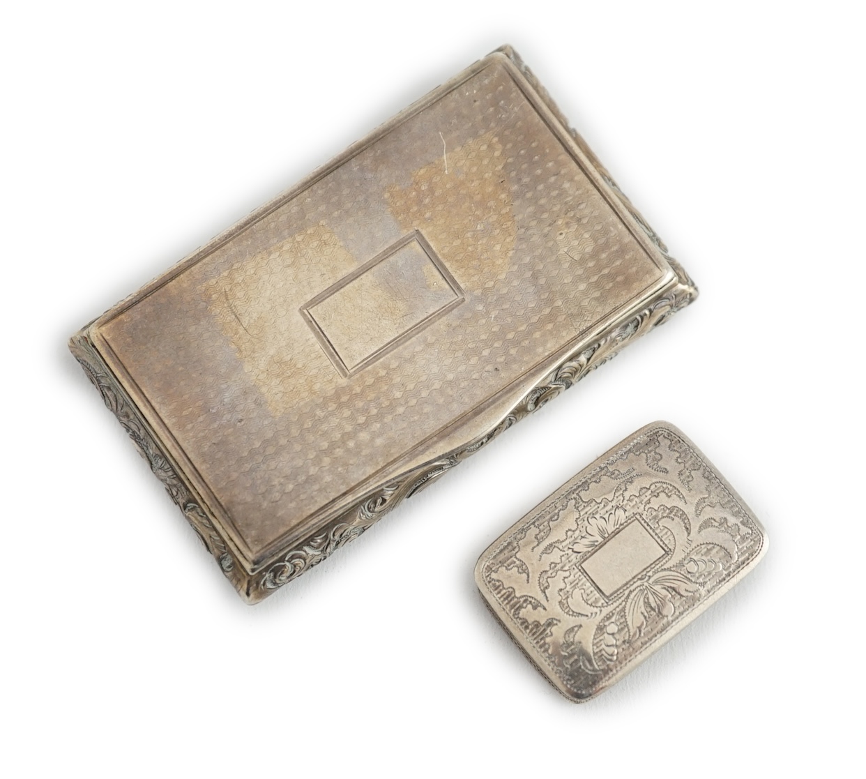 An early Victorian silver rectangular snuff box, by Neustadt & Barnett, Birmingham, 1840, 69mm, together with a George IV silver vinaigrette by Joseph Wilmore